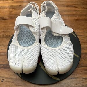 Nike Women’s Air Rift Size 11 White